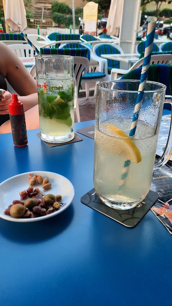 Chezpaco Karaoke — Comida y bebida