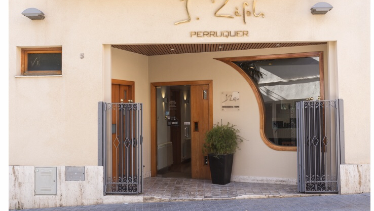 J. Rafols Perruquers | Peluqueria de hombre en El Vendrell — Del propietario