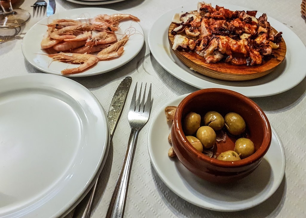 Bodega Guerola — Comida y bebida