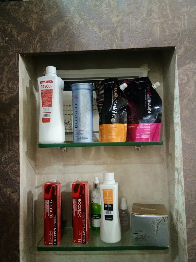 Bani Thani Beauty Parlour