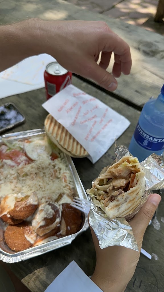 City Doner Kebap de Rivero — Comida y bebida