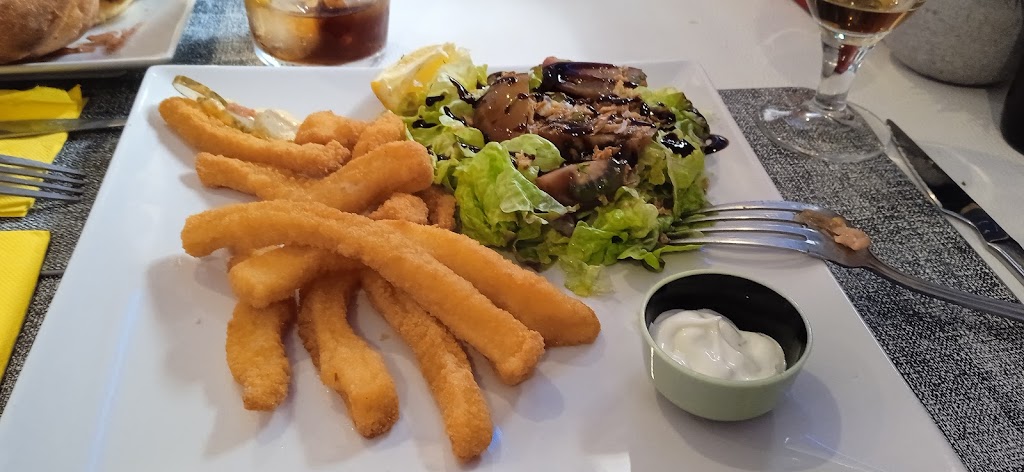 La Celes de Mika — Comida y bebida