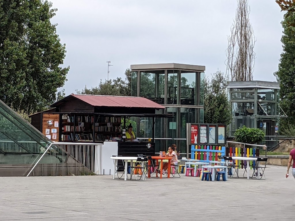 Plaza estacion de Algorta