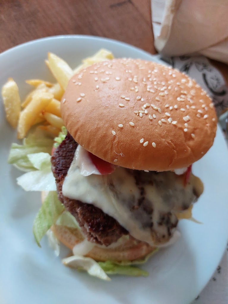 Restaurante LIPARI. — Comida y bebida