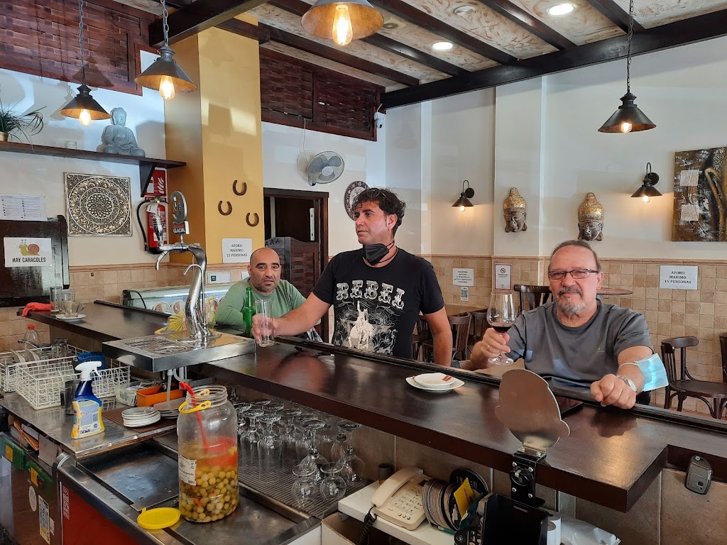 BAR-Cafeteria Adhara — Ambiente