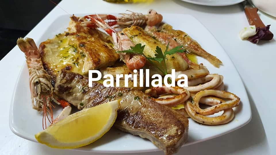 Cafe Bar Bikini — Comida y bebida