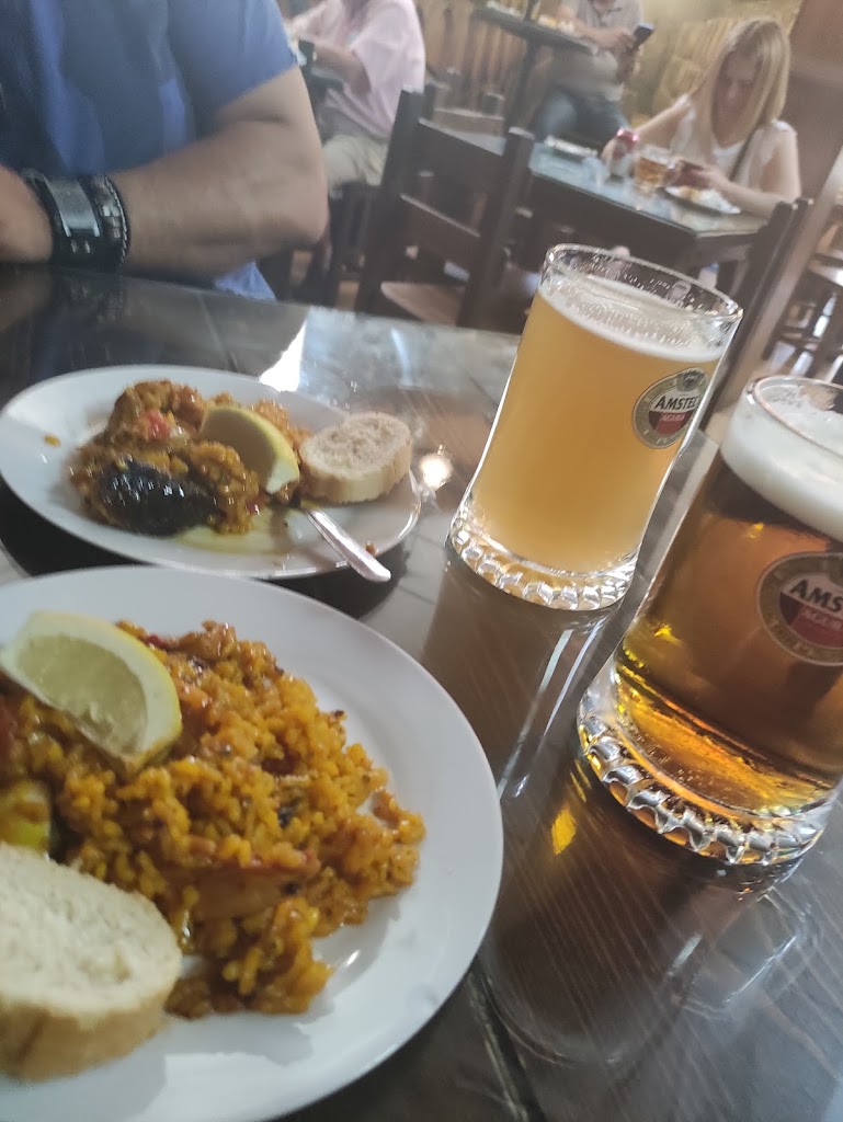 Cafeteria H7 — Comida y bebida