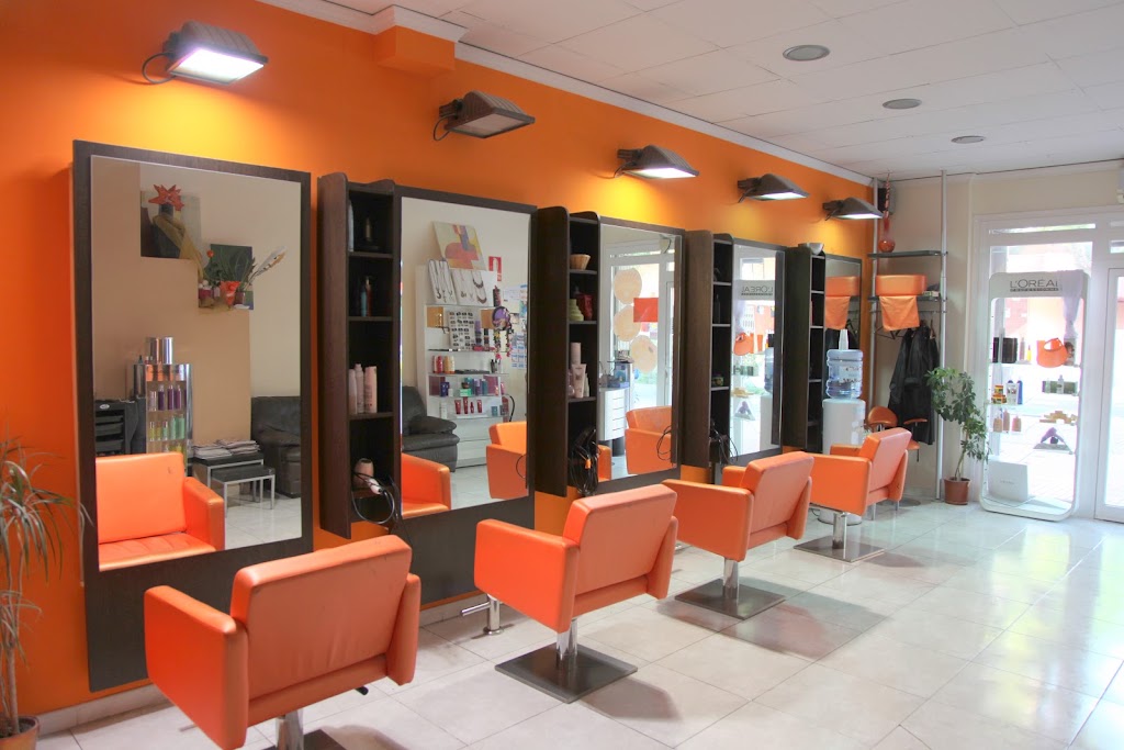 Brull Perruquers — Interior