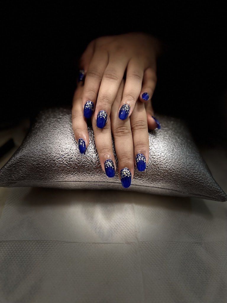 Silver9 The Family Salon Emerald Unisex Salon Hair Treatment Nail Art Makeup Beauty Academy In Hubli