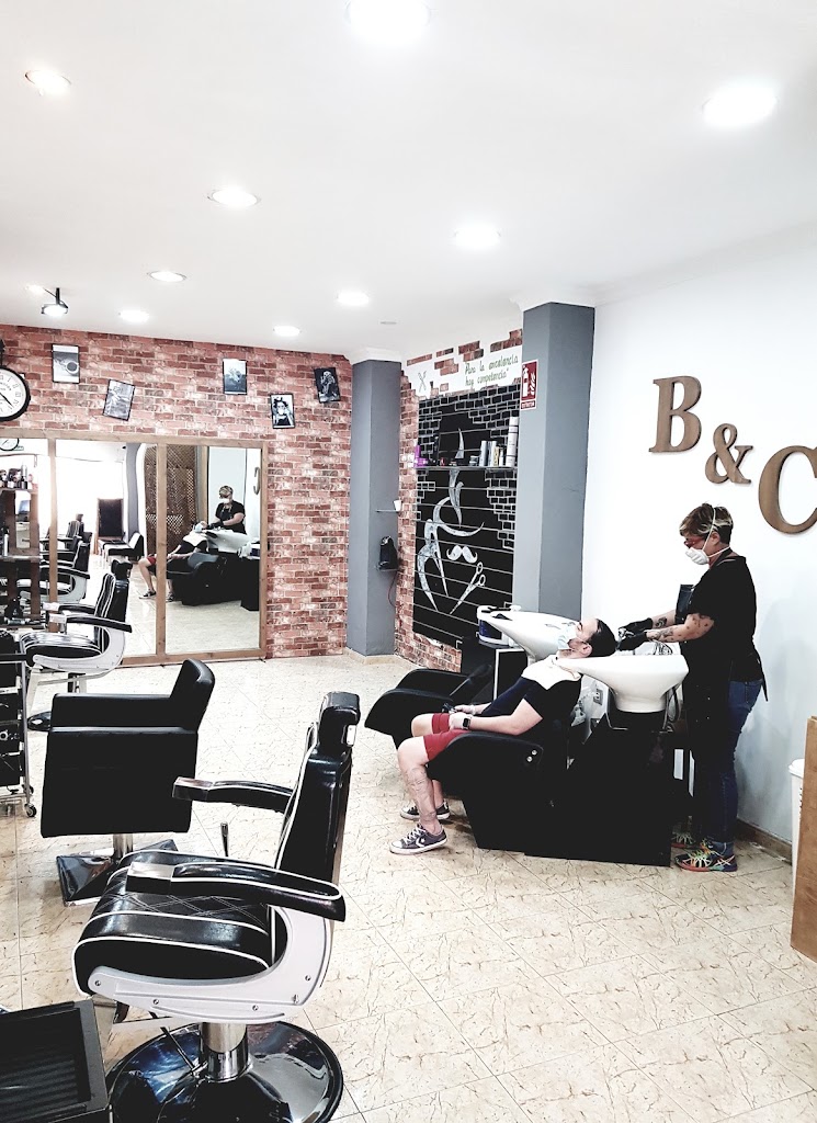Barba y Cabello — Interior