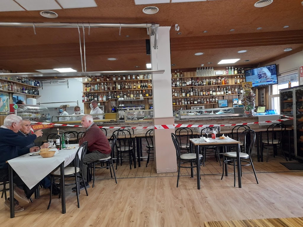 Cafe-Bar Los Hermanos — Ambiente