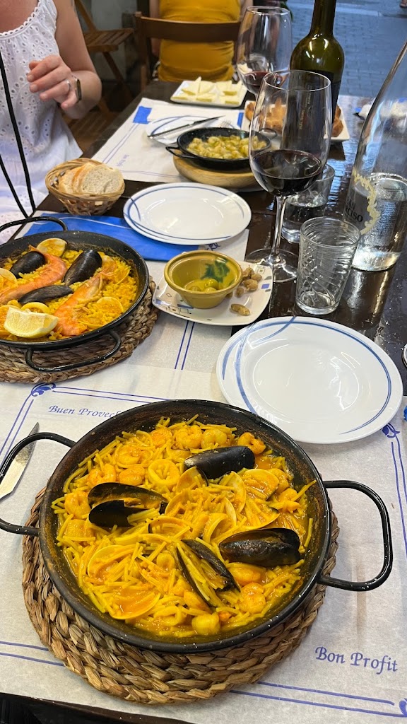 Bodega Manolo — Paella
