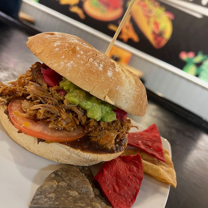 OREKA - Burgers y Tacos — Comida y bebida