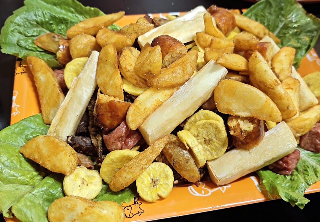 RESTAURANTE SABORES DE MI TIERRA — Comida y bebida