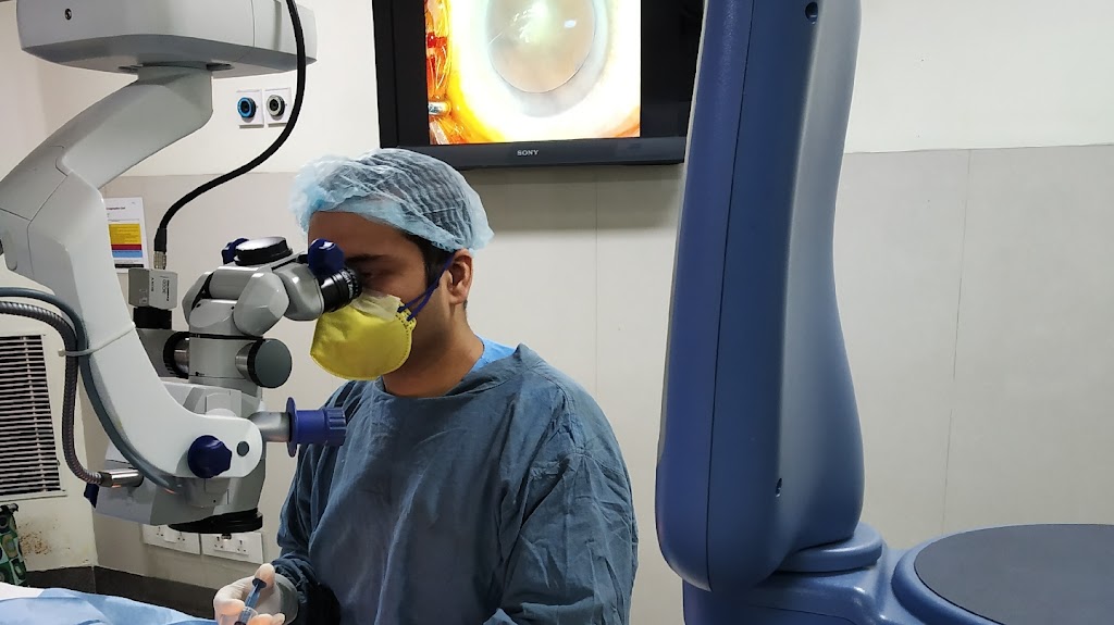 Dr Rajat Dhingra Eye Specialist