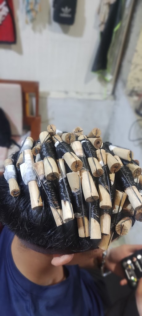 Daniela Unisex Salon