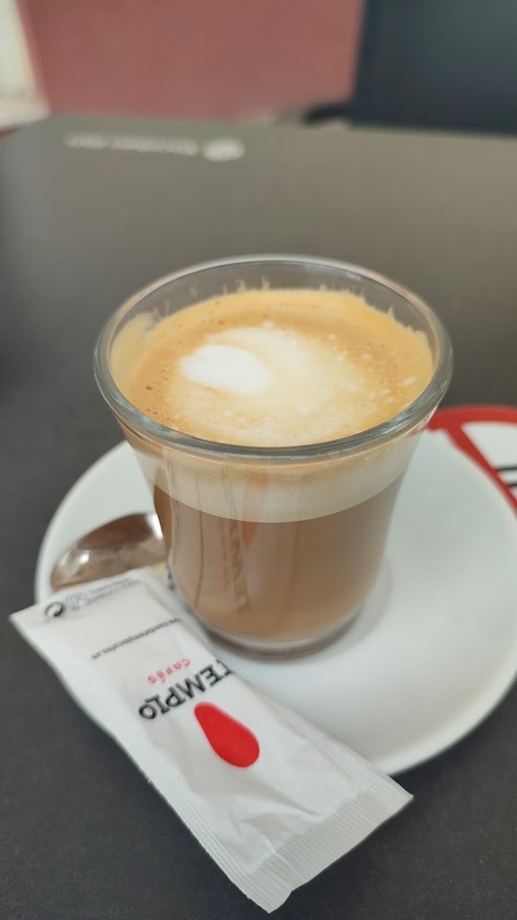 Cafeteria Heladeria Paris — Comida y bebida