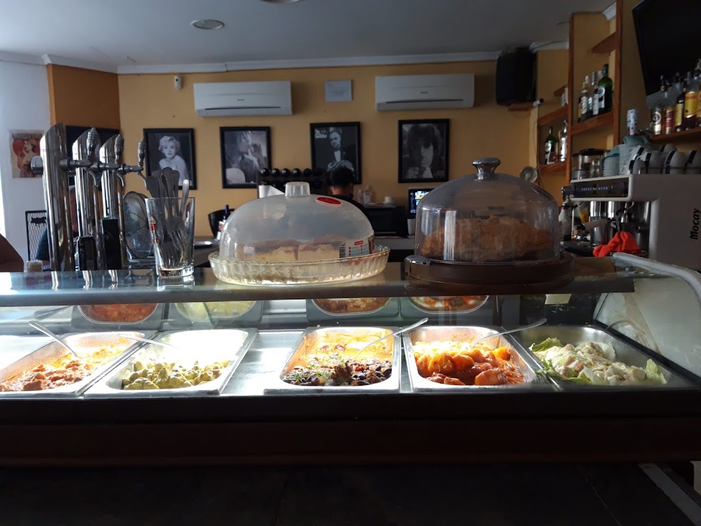 Cee Jay's Cafe-Bar — Ambiente
