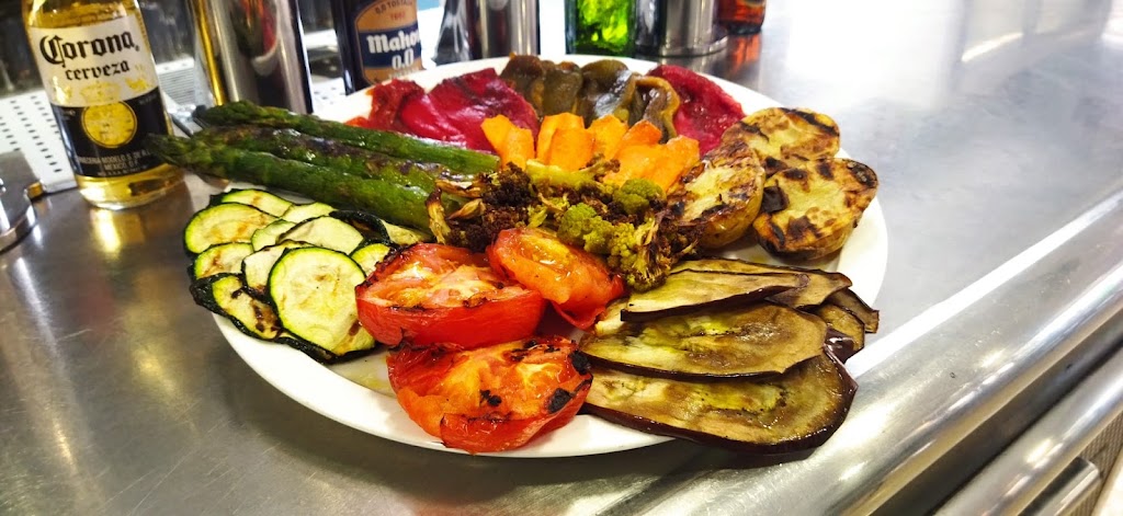 Braseria can Paco — Comida y bebida