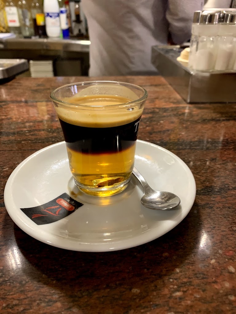 Bar Carlos — Comida y bebida