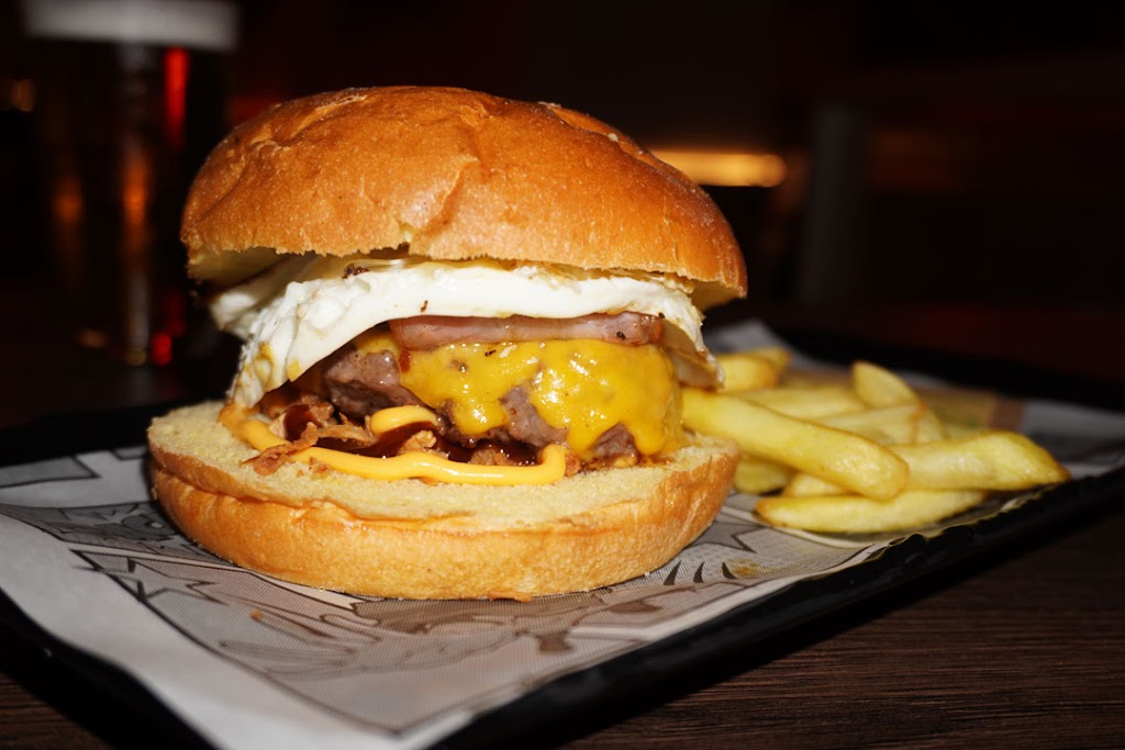 Kampala Lounge Cafeteria — Comida y bebida