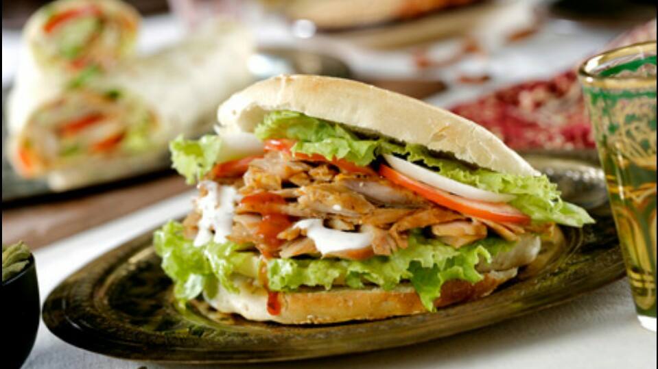 Kebab House 1 Restaurante Turco — Comida y bebida