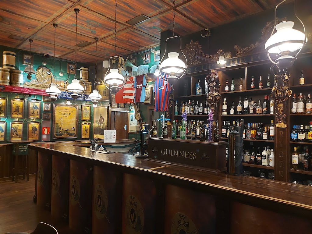 The Clover Irish Golf Tavern — Ambiente