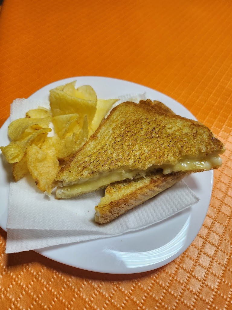Bar restaurante cerros del castillo — Del propietario