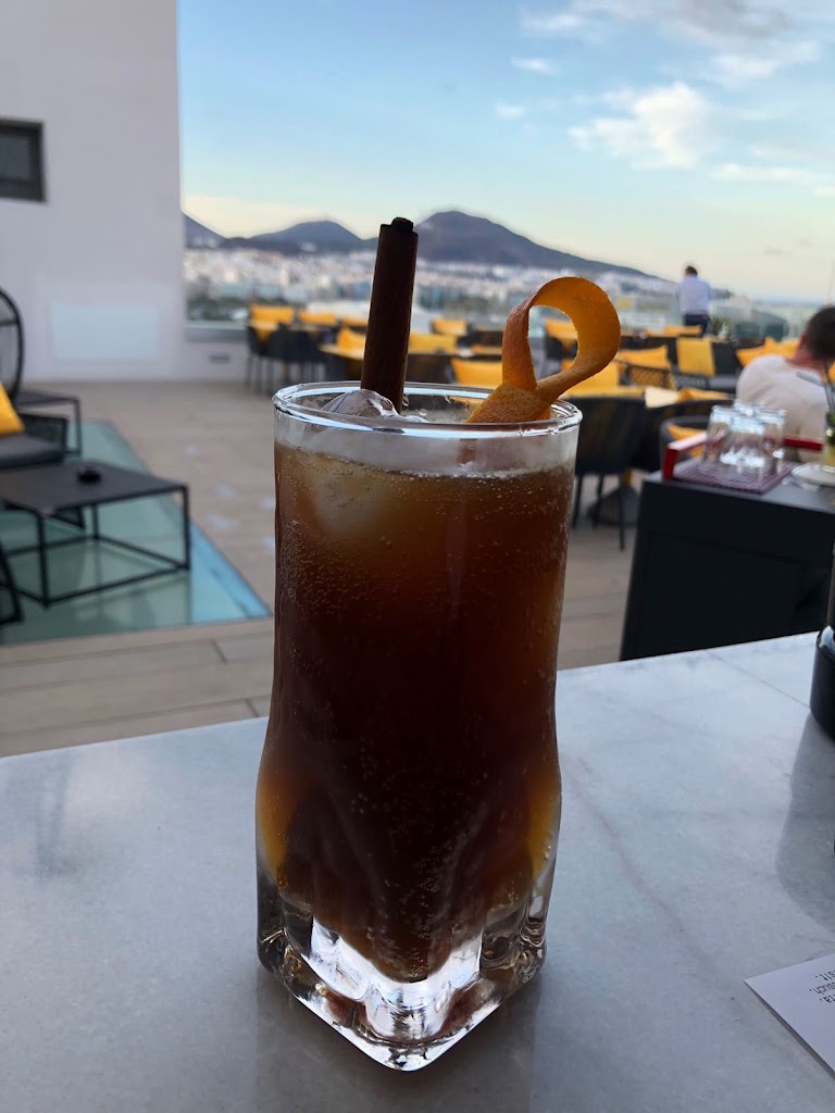 Ibex Rooftop Bar — Comida y bebida