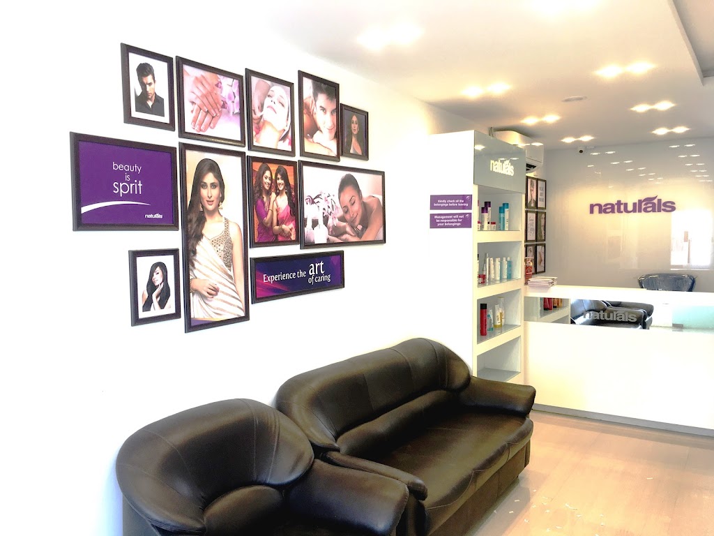 Naturals Unisex Salon