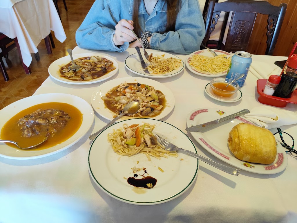 Internacional Chinese Restaurant — Comida y bebida
