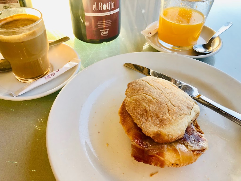 Restaurante El Botijo — Comida y bebida