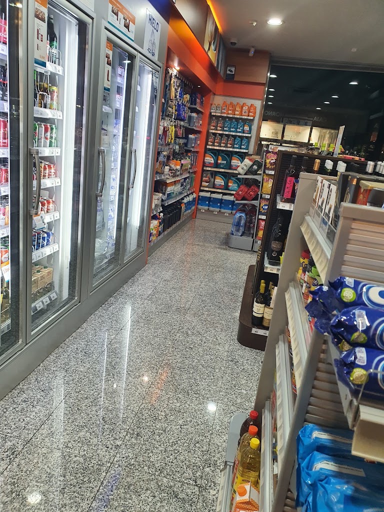Estacion de Servicio Repsol — Interior