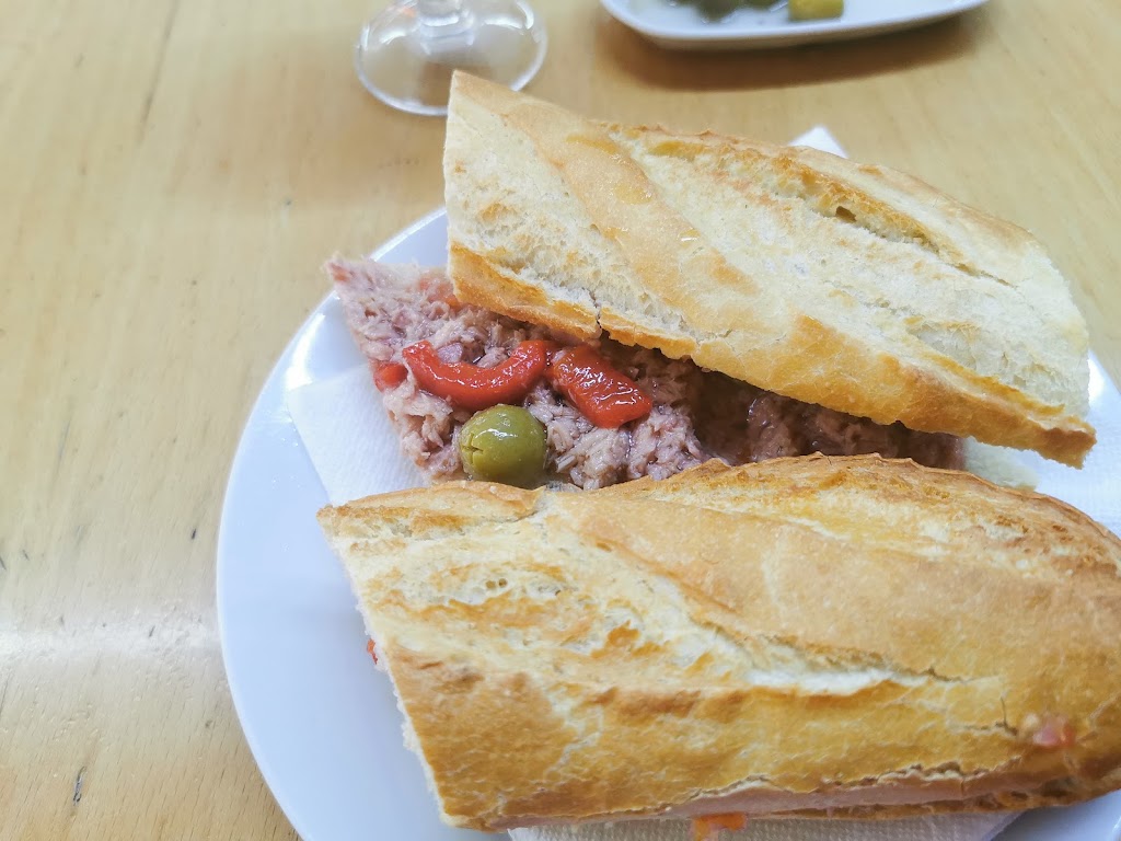 Bar Basar Felix — Comida y bebida