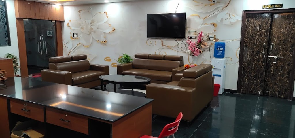 Hotel Himalayas Inn Veg Non Veg Dinning And Lodge