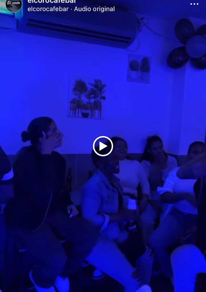 El Corito Cafe Bar — Ambiente
