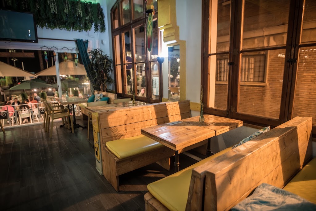 La Cubana Cocktails & Kitchen — Ambiente