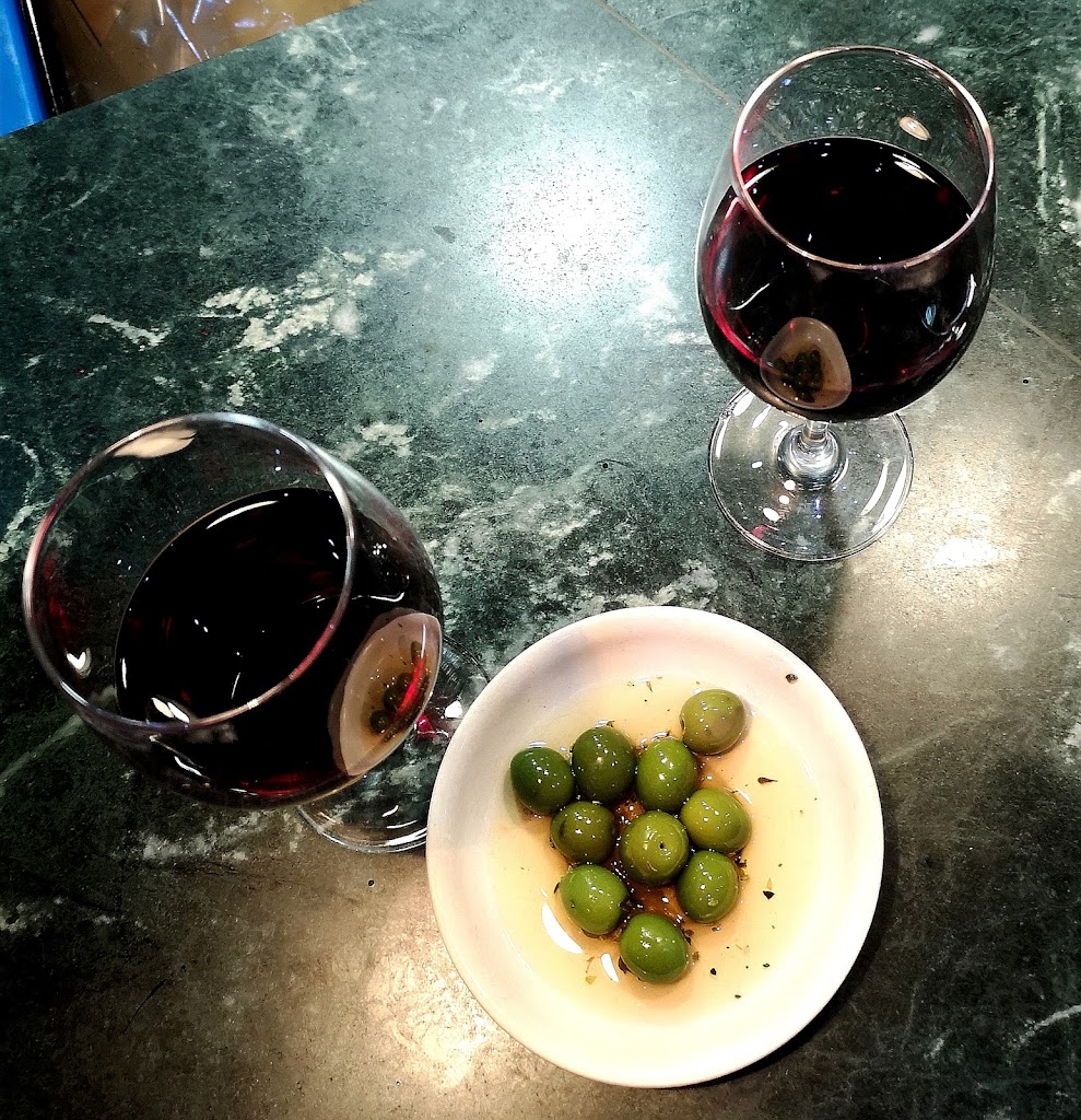 Cerveceria Madrid — Comida y bebida