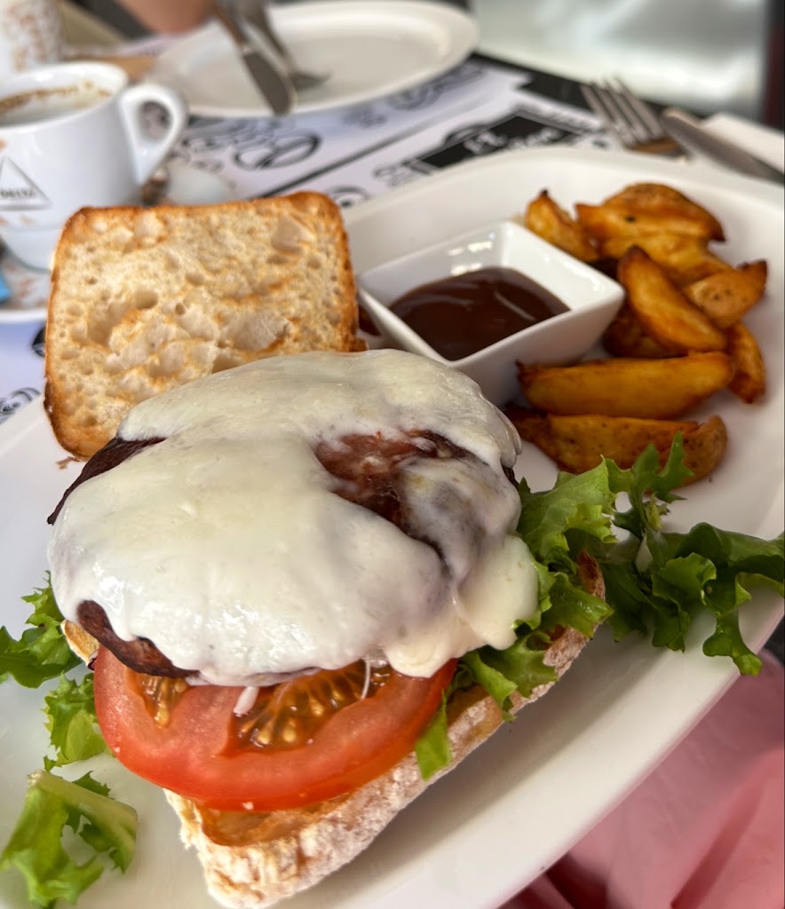 El Grunon Bar Cafeteria Gourmet — Comida y bebida