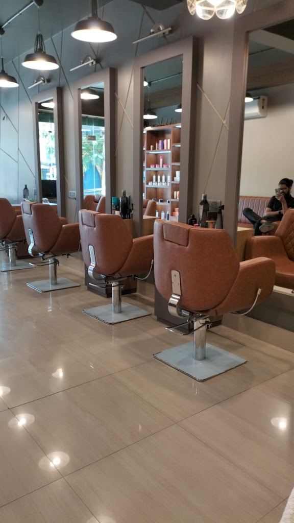 Maroon International Unisex Salon Makeup Studio