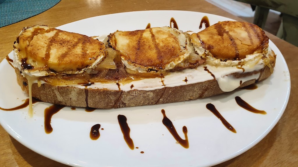Amares Restaurante — Comida y bebida