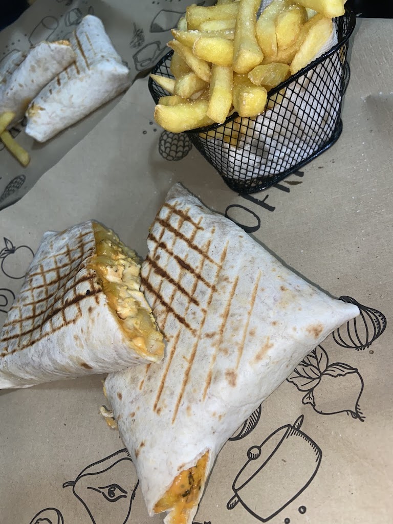 D'snacks halal resturant — Comida y bebida