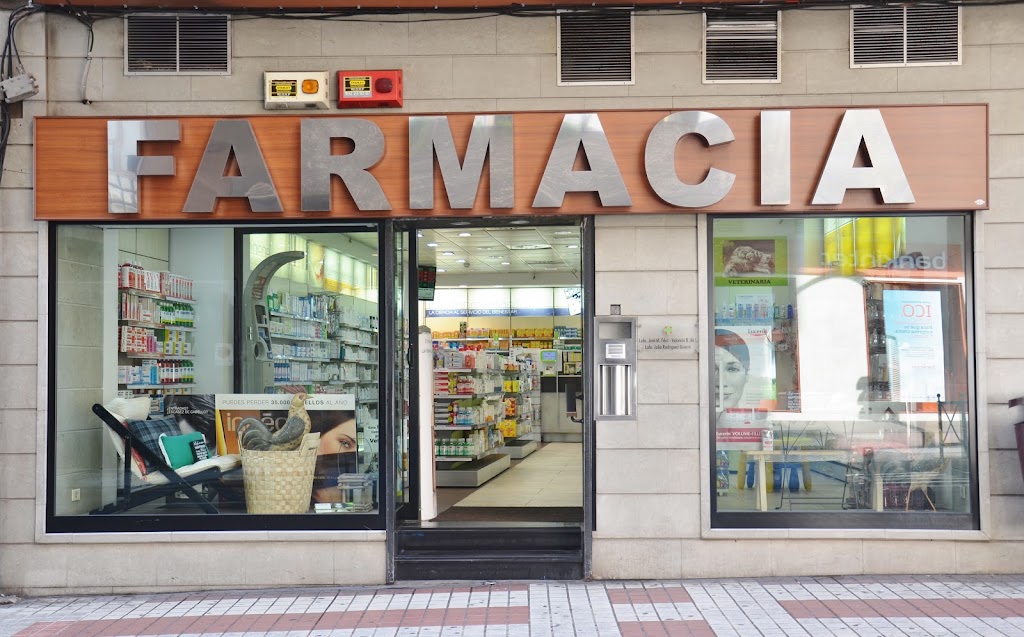 Farmacia Lcdo. Jose Ma Fernandez Valencia Bravo de Laguna y Lcda. Julia Rodriguez Guerra — Del propietario