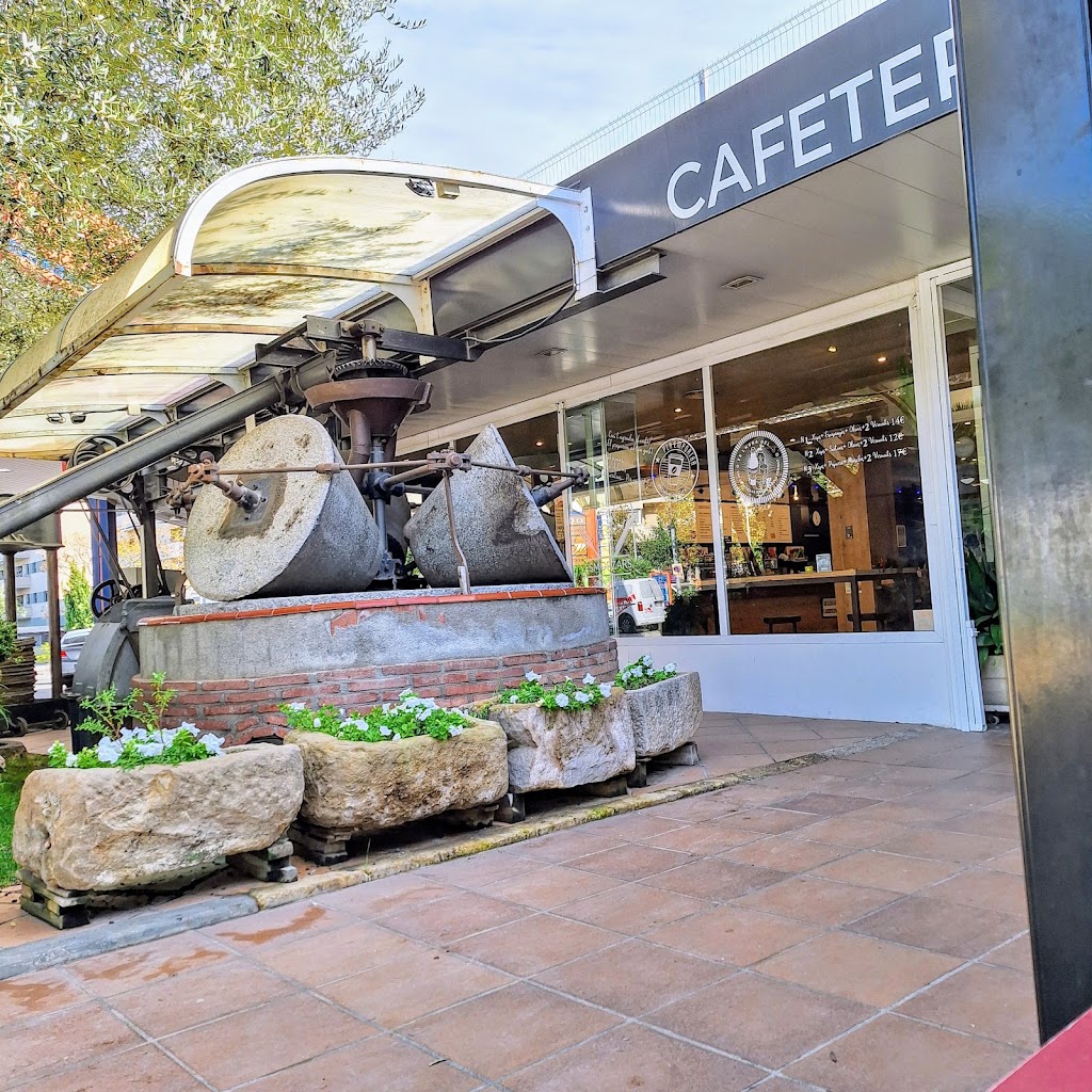 Serveis Penedes — Exterior