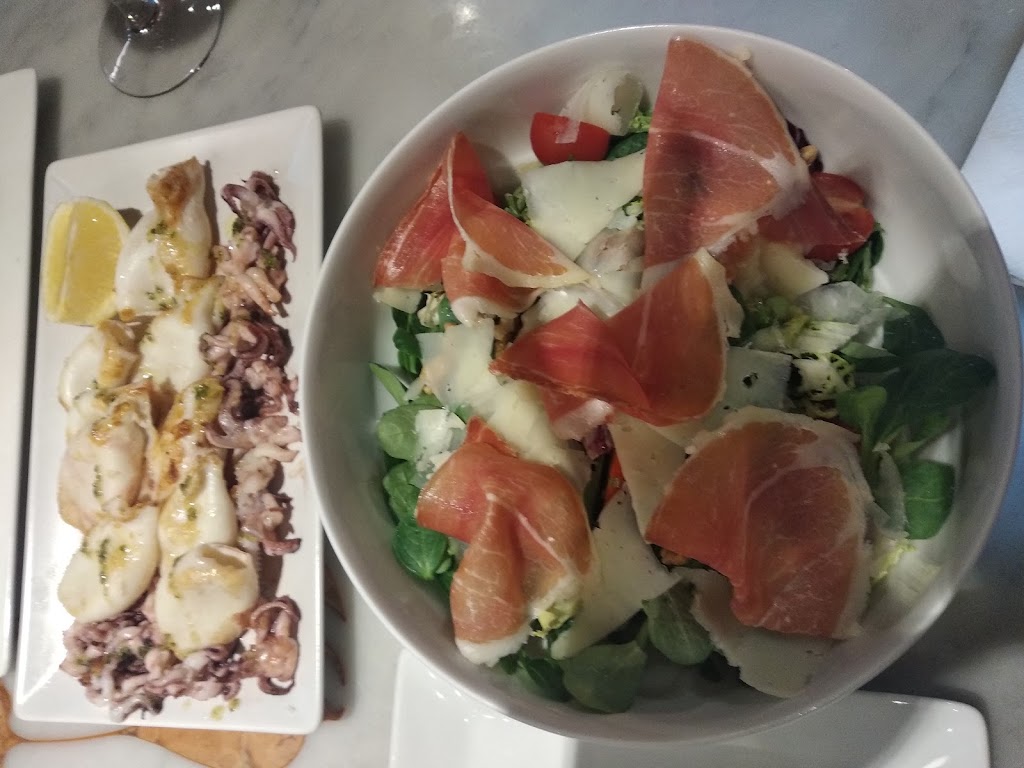 Cerveceria Cruz Blanca — Comida y bebida