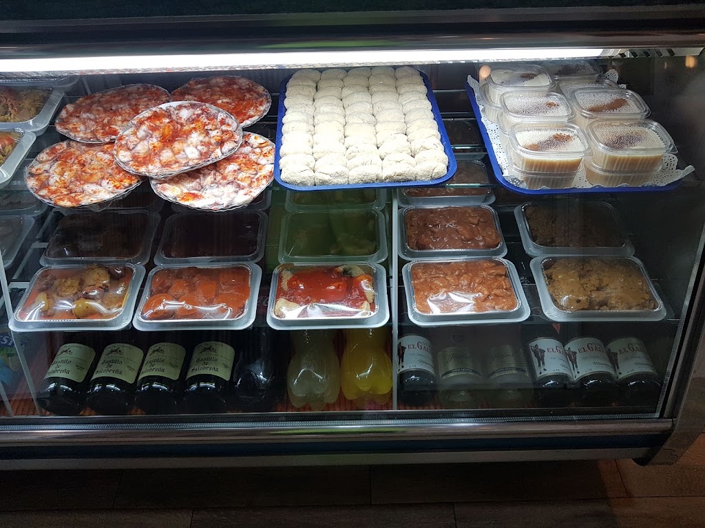 El As del Pollo II — Comida y bebida
