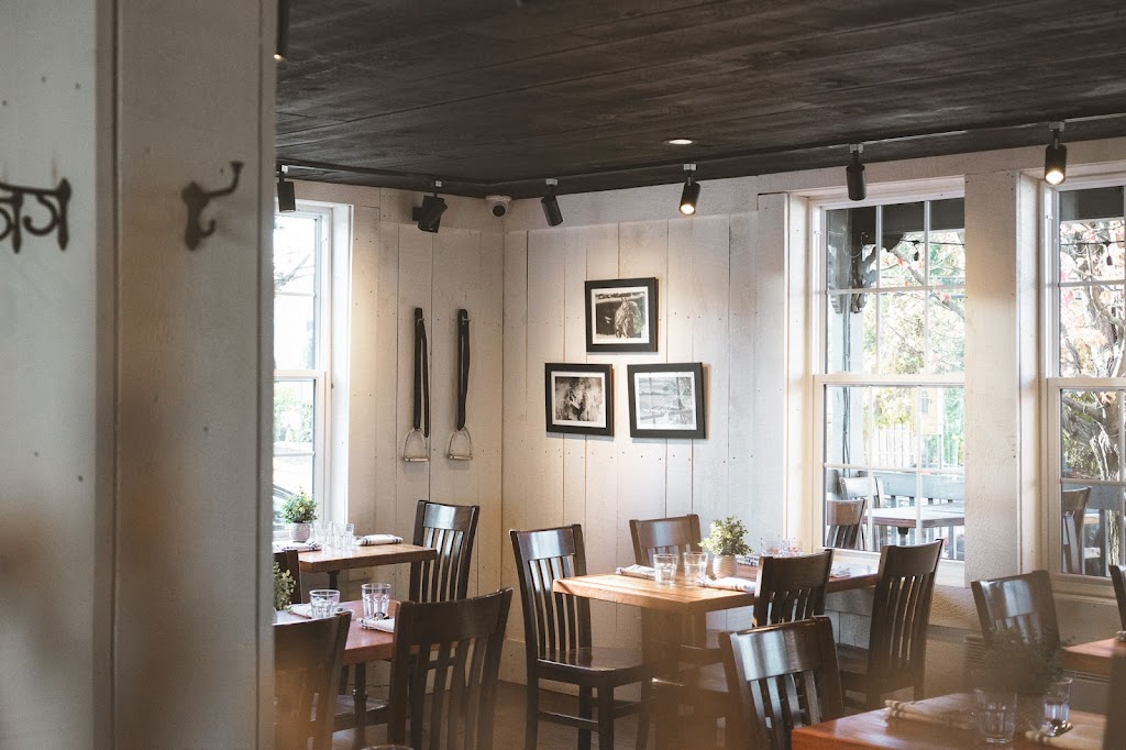 White Horse Café Bistro in Magog