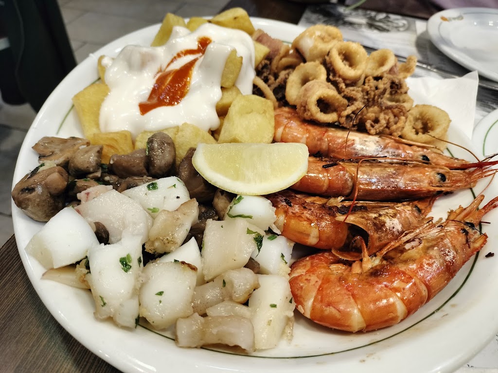 Bar Restaurante El Giraldillo — Comida y bebida