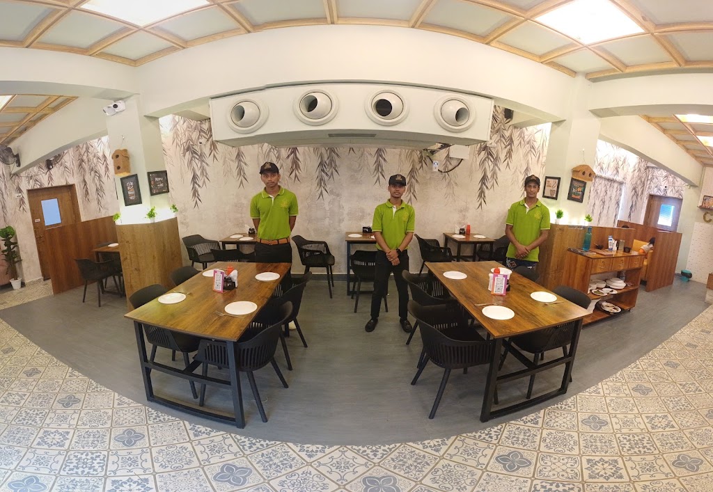 Charlie Cafe Lounge