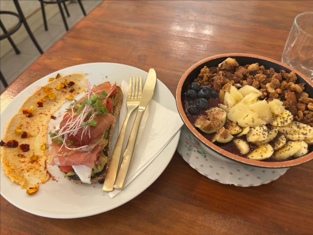 CAFE SAUDADE — Comida y bebida